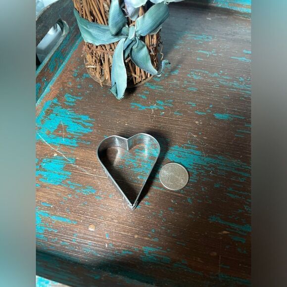 8 Various Shapes & Sizes Metal Cookie Cutters Set of 8 NWOT - Picture 7 of 8